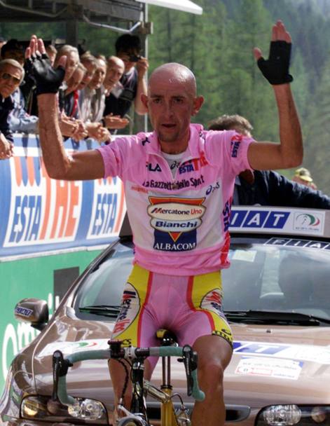 Giro d’Italia 1999, 3 giugno, Marco Pantani vince la tappa Castelfranco Veneto-Alpe di Pampeago (Ansa)